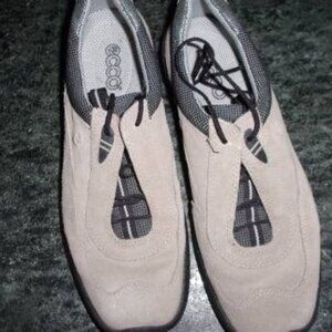Vintage Ecco Women's Tan-Suede & Black Dress Shoes 8.5M